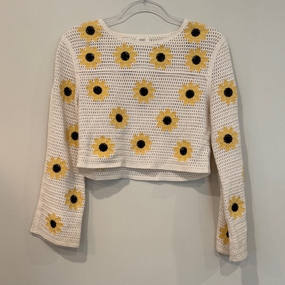 Crochet Daisy Crop Top - White with Yellow Flowers